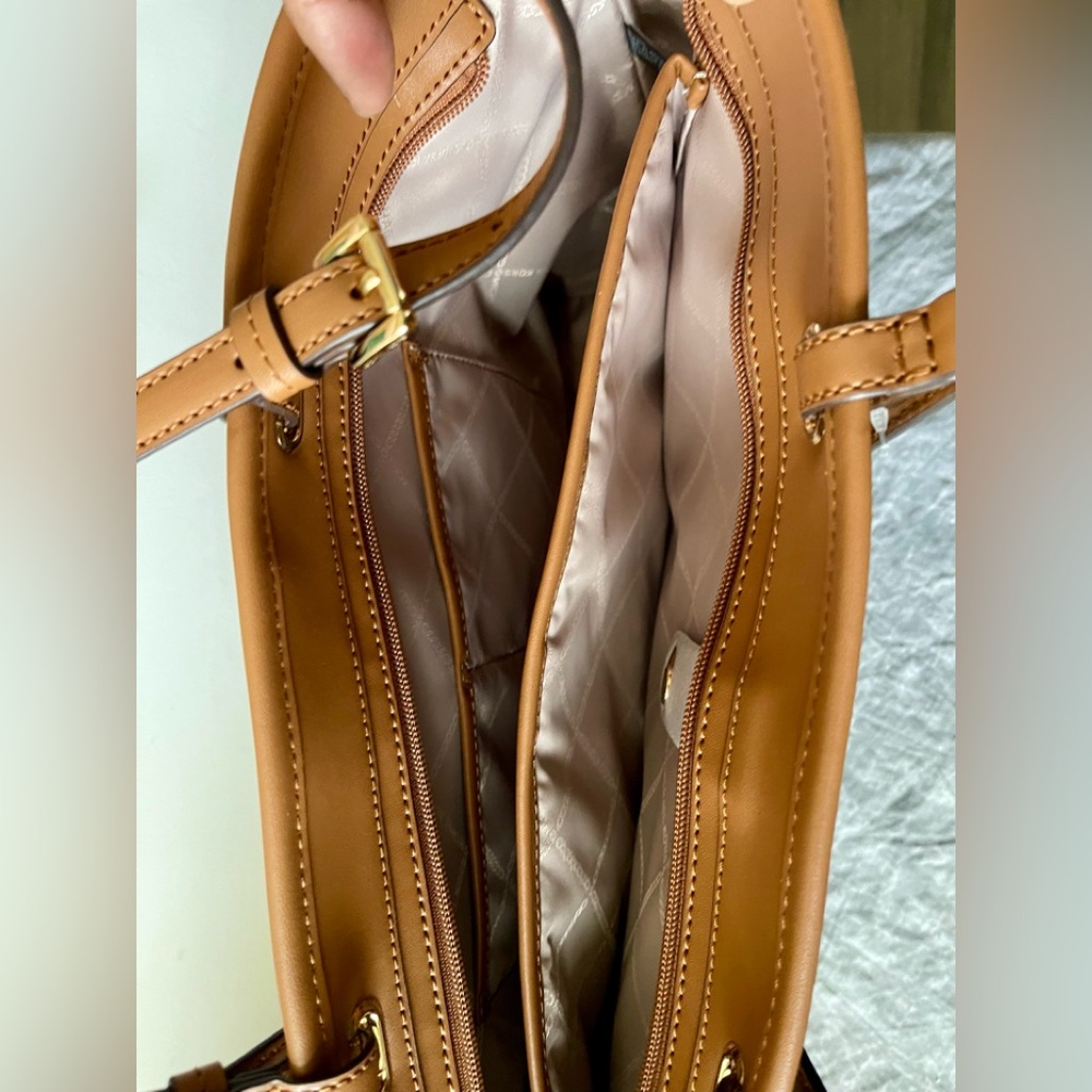 Brand New Michael Kors Winston Large Top Zip Pocket Tote - Picture 13 of 13